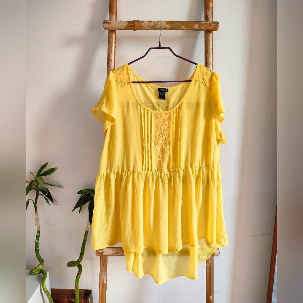 Plus Peplum Lace Flowy Top - Picture 14 of 15